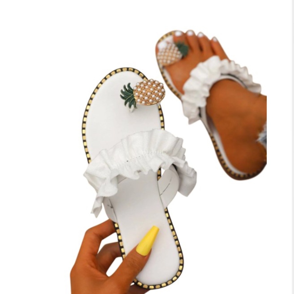 Just in White Pearl Pineapple Toe Ring Ruffle Sandal sz 38 or 7